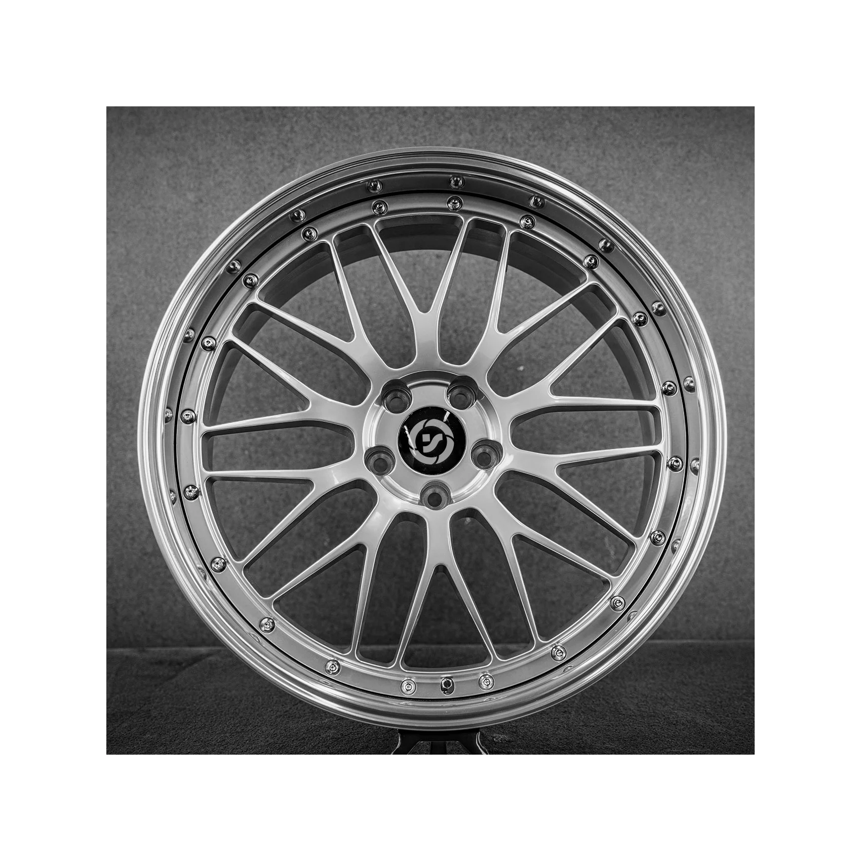 

Customized 18 inch to 23 inch customized 12000 ton forged wheel hub two-piece Fine polishing+gold