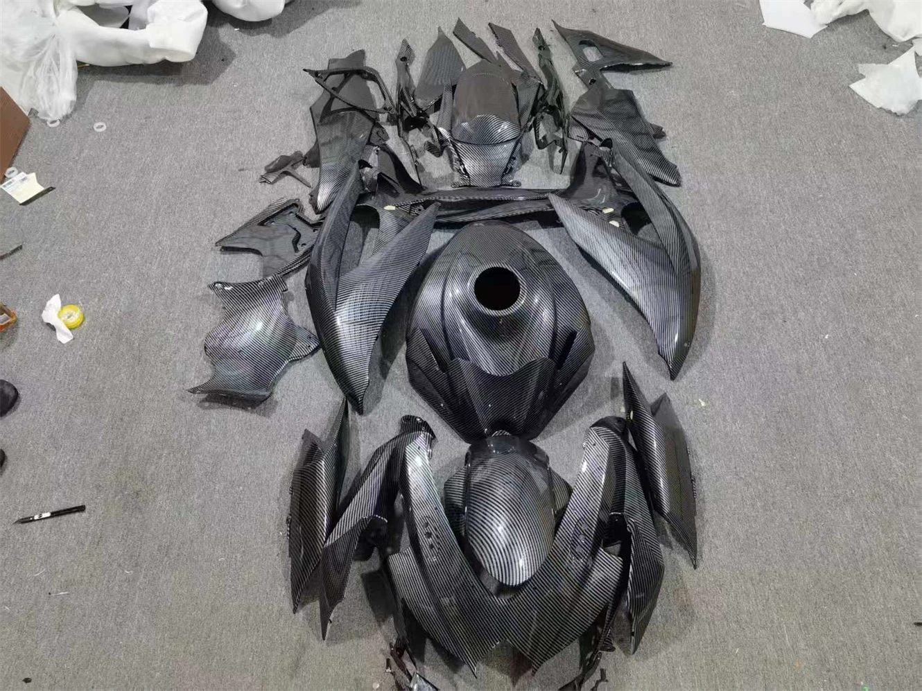 The motorcycle fairing is suitable for GSXR600, GSXR750, 2008, 2009, 2010, K8 body fairing carbon fiber paint motorcycle shell