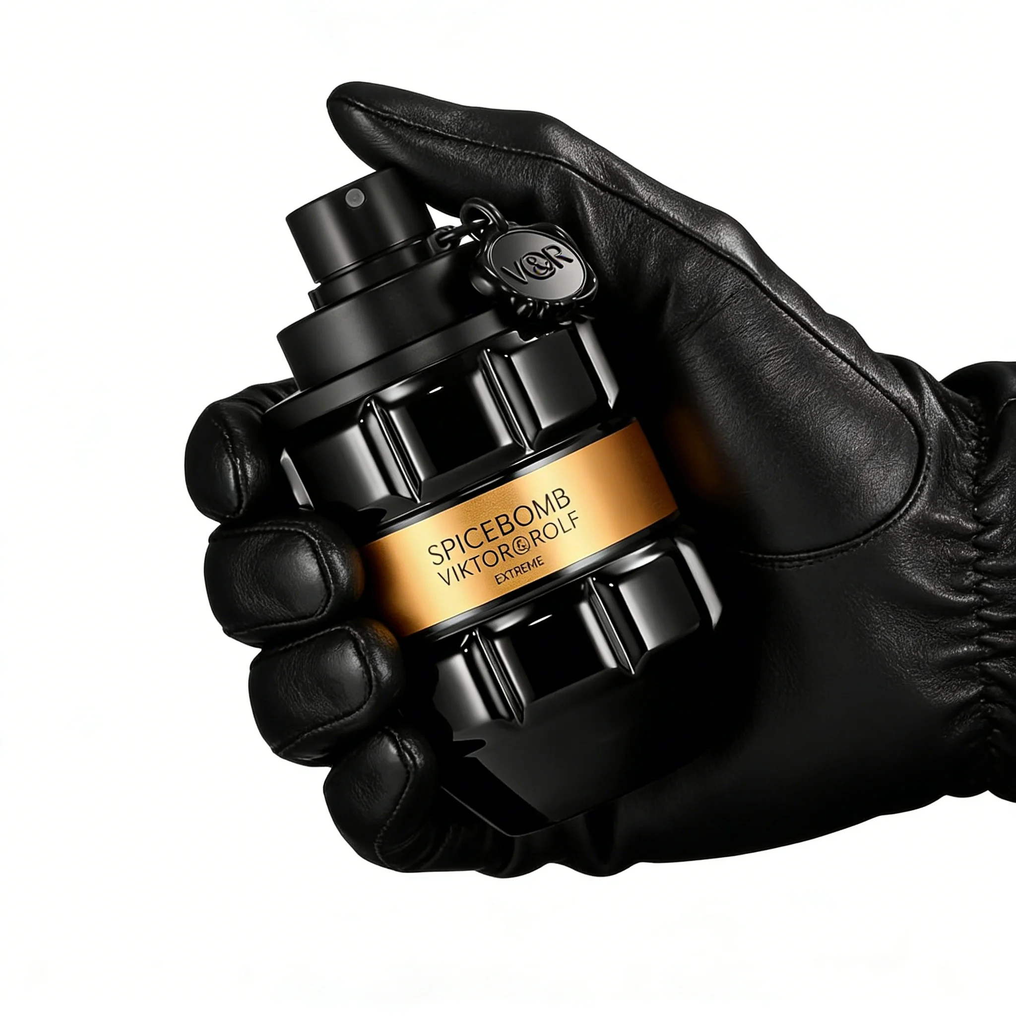 

Spicebomb Extreme Viktor&Rolf — идеальное продолжение с культовым флаконом в форме гранаты, в теплом пряном ванильном аромате.