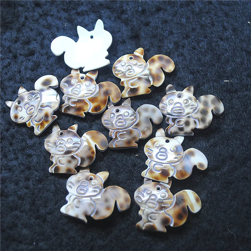 10PCS Natural Shell Pendants Seawater Materials  Animals Shape Size 20MM Cat DOGS Elephants For Women BRACELETS MAKING