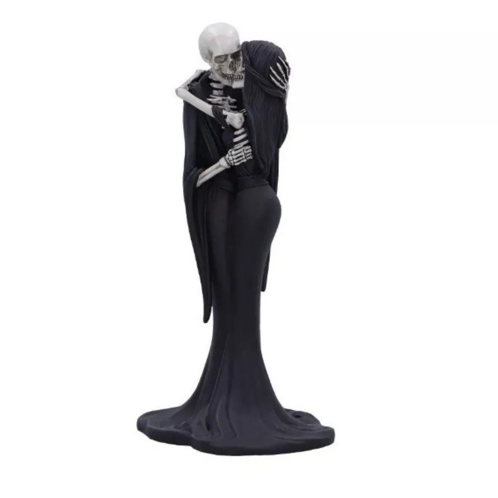 Gothic Skull Couple Figurines Eternal Kiss Nemesis Statue Creative Resin Ornament Unique Skull Themed Gift Home Art Decoration