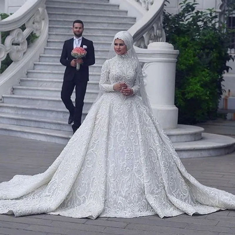 เดรสแต่งงานทรงนางเงือกแขนยาวคอตั้งผ้าปะแบบ Baju pengantin muslim สีขาวตามสั่ง