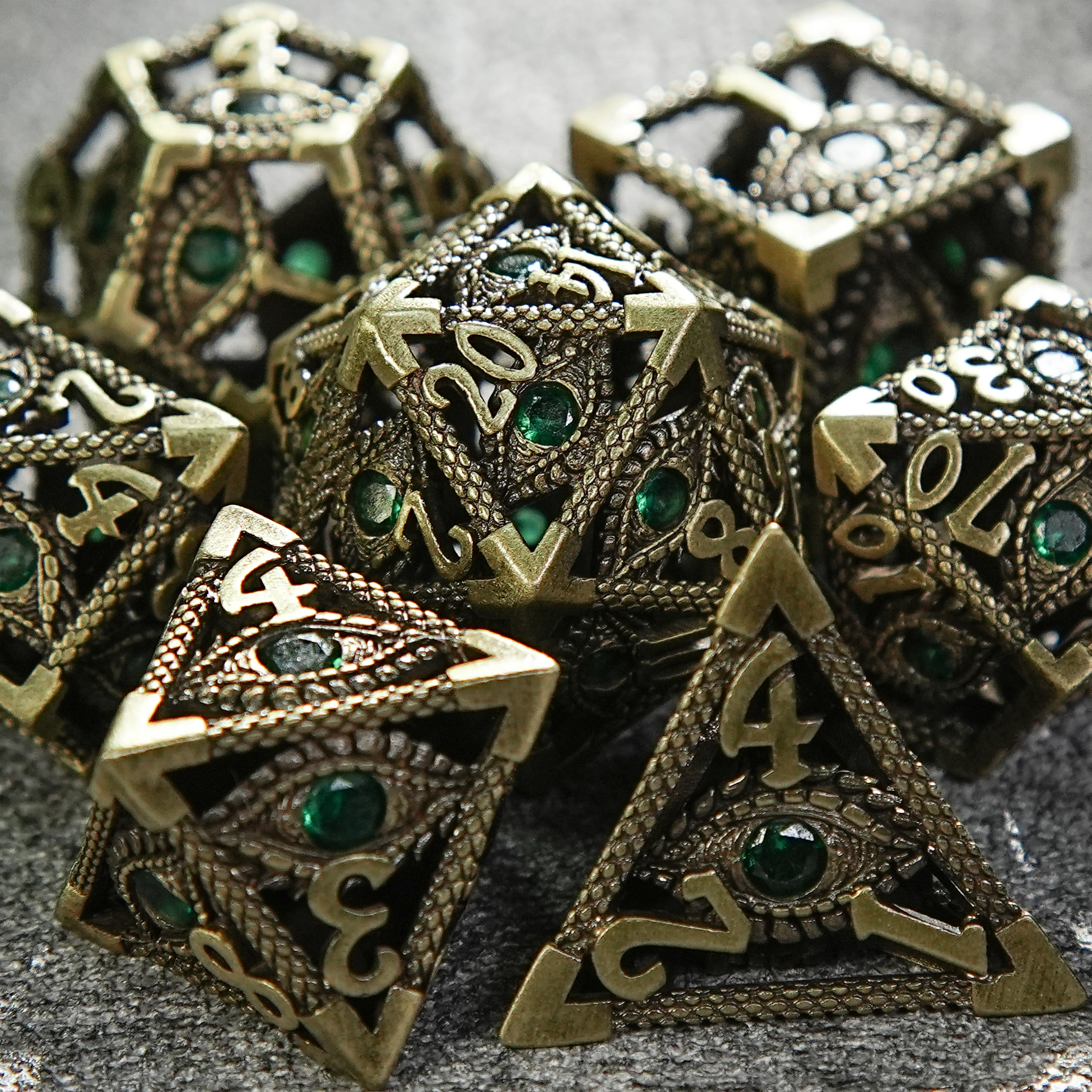 

7Pcs Metal Hollow Bronze Green Gemstone DND Dice Set D&D Board Game Dungeons Dragon TRPG Polyhedral Digital Dice Table Game