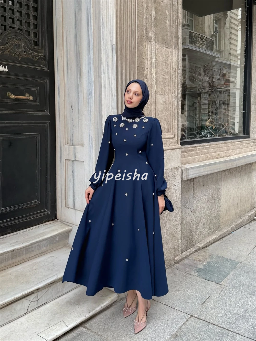 Abiti midi con scollo rotondo a trapezio in jersey classico personalizzato di alta qualità con strass e pieghe Abiti da cerimonia su misura abbinati eleganti