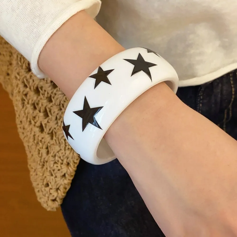 Resin Y2k Star Bangle Korean Ins Smudging Star Wide Bracelet Minority Design Europe American Style Pentagram Hand Ring Girls
