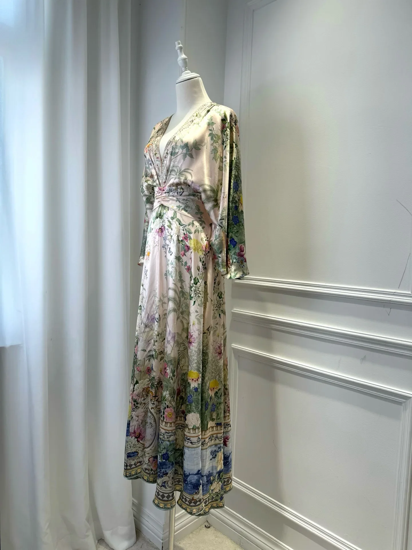 Schwere Perlen Frauen 100 % Seide Langes Kleid 2025 Neue Blumendruck V-ausschnitt Flare Hülse Elegante Damen Robe