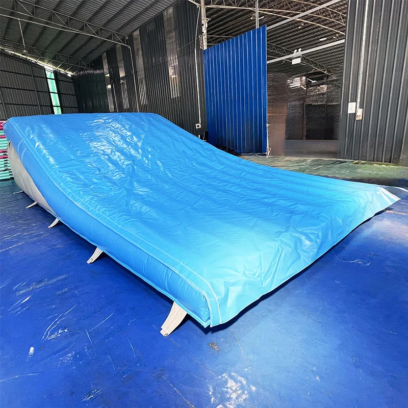Commerciële grote opblaasbare FMX BMX MTB-airbag, motorfiets-airbag, landingshelling springen opblazen airbags voor fiets extreme sport