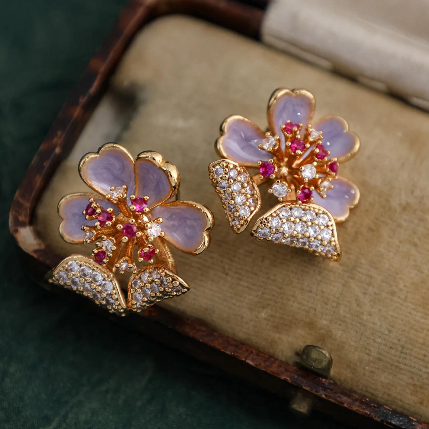 

Medieval Heavy Industry Zircon Enamel Stud Earrings Camellia High-end Women's Earrings