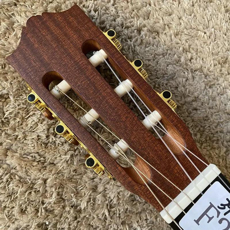 Guitarra clásica Admira de 39 puadas, tapa sencilla de abeto rojo, cuerpo de ma original, mástil ajustable, diapasón de...