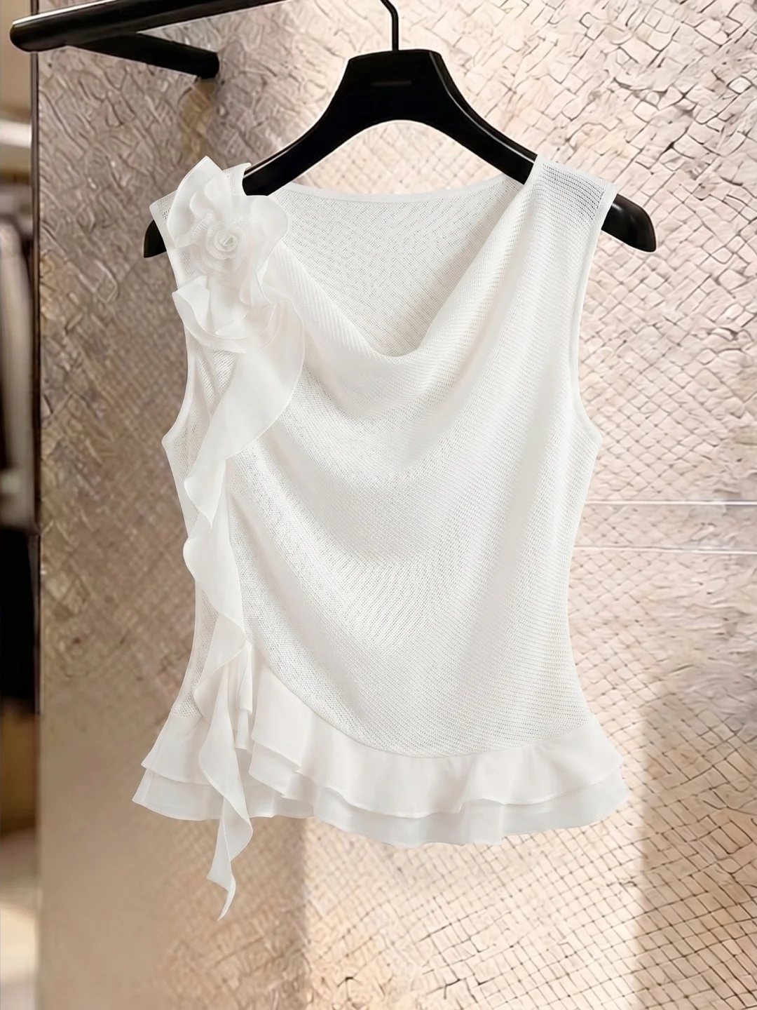 

Fashionable Summer Sleeveless Vest Women's Pure Color Bateau Neck Commute Style Top Light Maturity Style Leaf Small Shirt