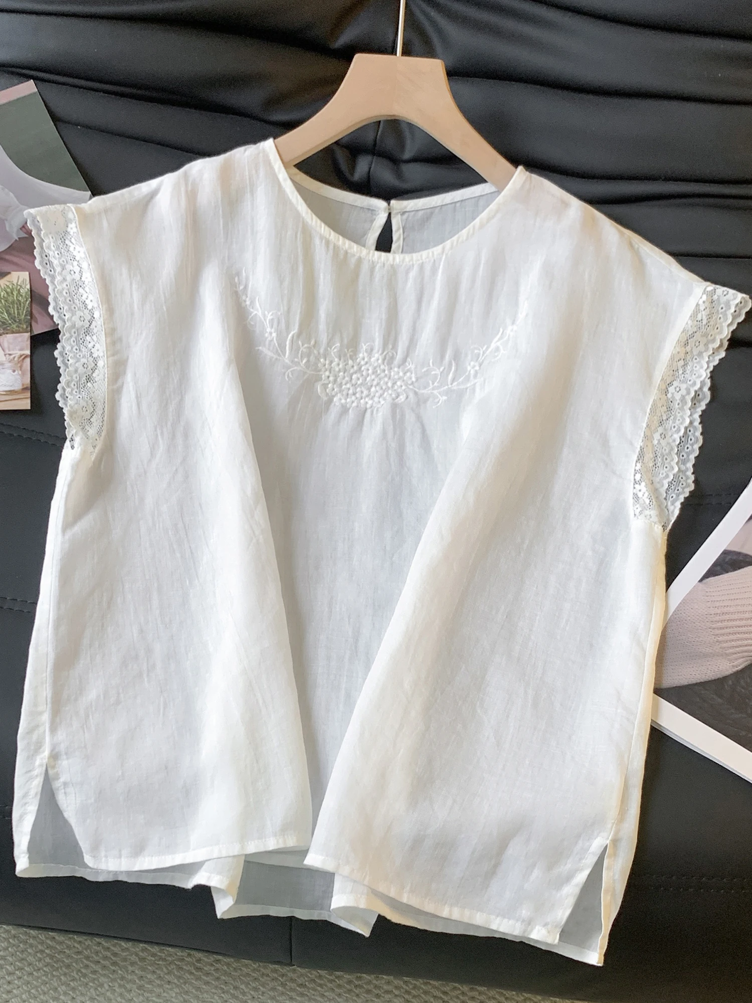Elegant Korean Style Embroidered round Neck Fly Sleeve Shirt Women Summer New Artistic Lazy Lace Slit Top Cotton Breathable