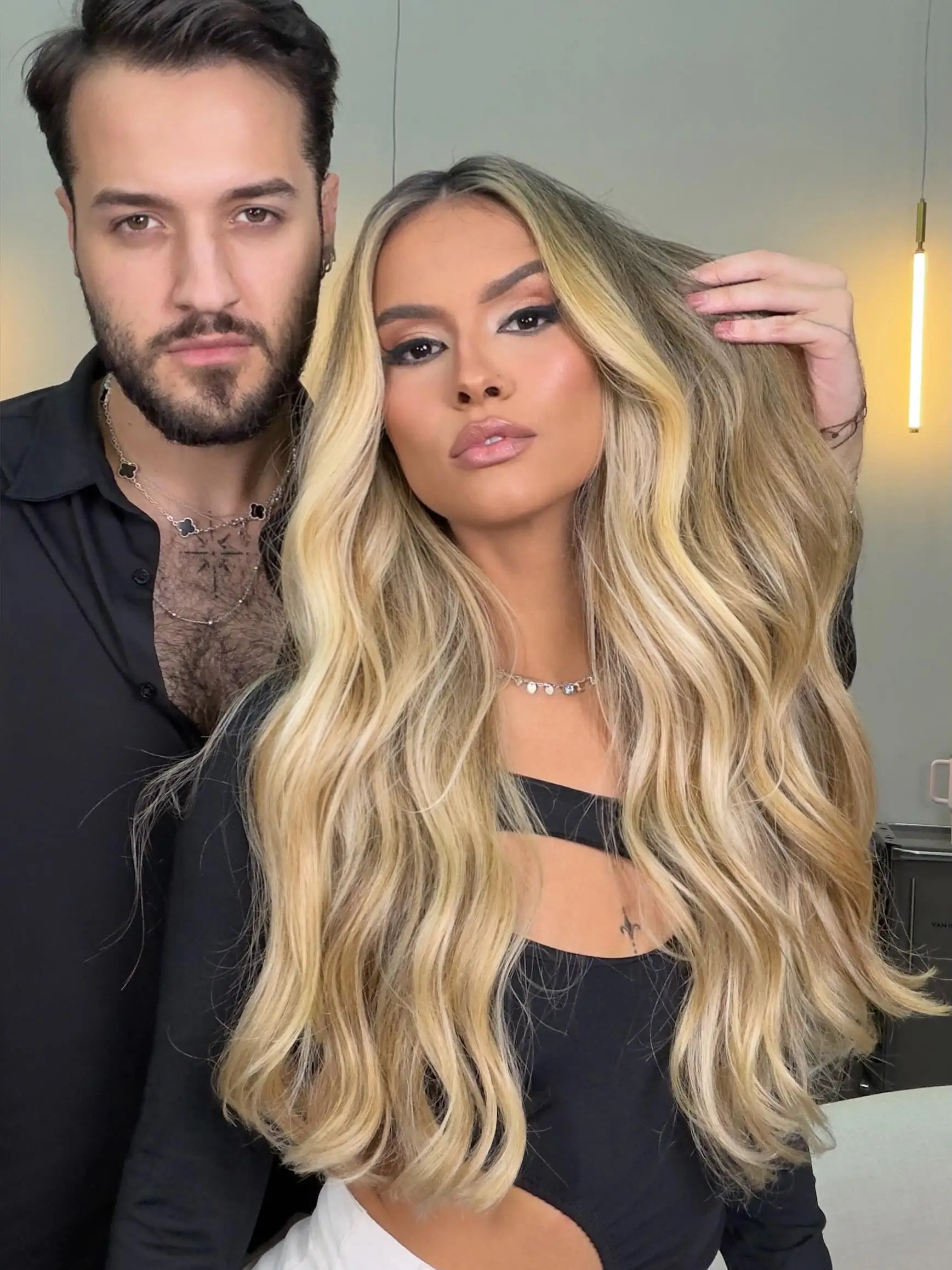Ombre Brown Blonde Highlighted Long Body Wave Wig for Women Synthetic Middle Part Heat Resistant Cosplay Wig