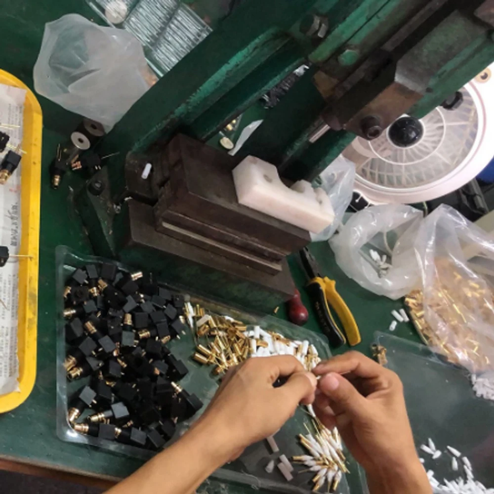 4ชิ้นอุปกรณ์เชื่อมต่ออะแดปเตอร์เชื่อมต่อเครื่องเชื่อมเหล็กสำหรับติดแผงวงจร PCB ช่องเสียบปลั๊กตัวเมียสัญญาณเสียงระบบไฮไฟระดับ HiFi