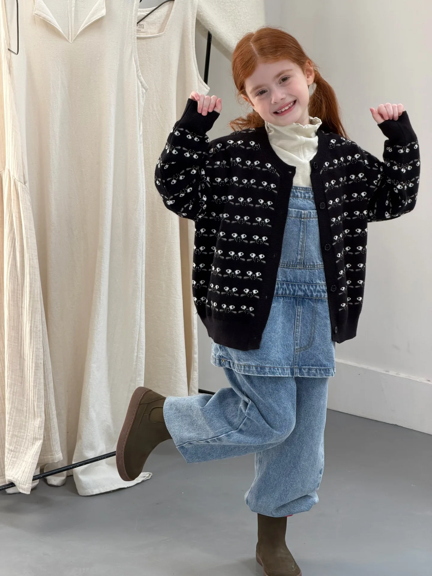 Korean Children's Clothing 2026 Autumn New Girls' Coat Black Hook Flower Short Style Forest Style Sweater Knitted Sweater