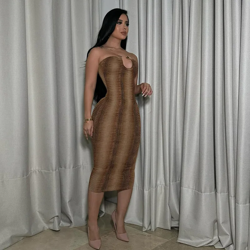 여성용 그라데이션 끈이 없는 롱 드레스 메탈 링 디테일 로우 넥 백리스 바디콘 미드 센츄리 클럽 파티 트렌드 피치 힙