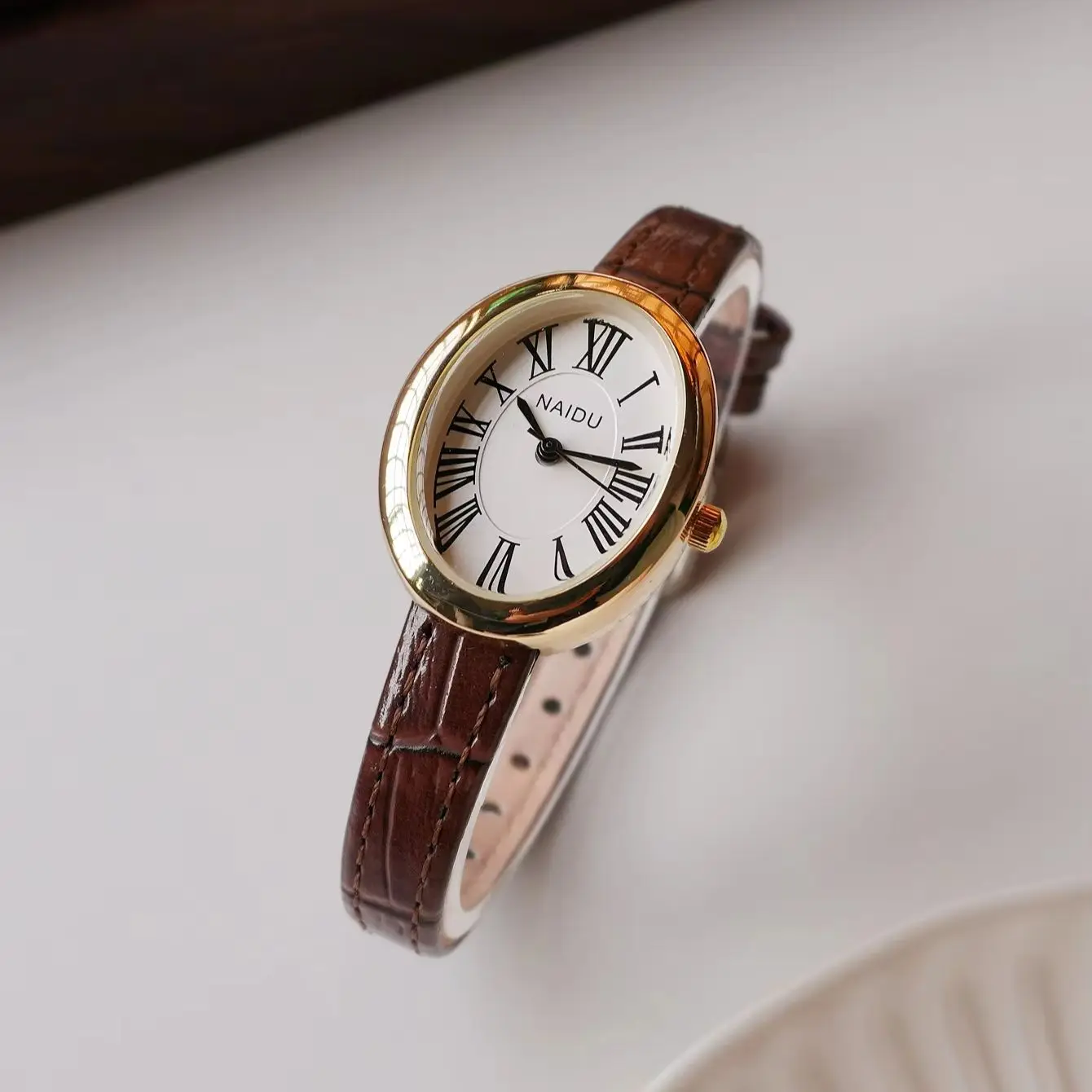 Light Luxury Retro Roman Numeral Watch for Women, Oval Small Gold Case, Brown Leather Strap, Simple and Versatile Watch for the Workplace
