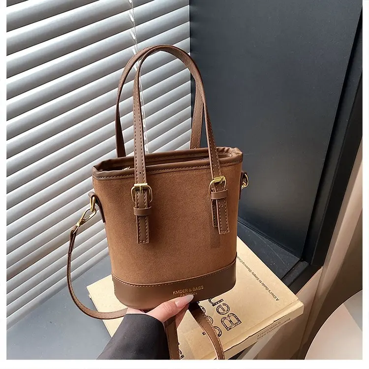 

Женская сумка-кроссбоди 2025 года: новинка, высококачественная стеганая сумка на цепочке, легкая роскошь, повседневная, универсальная, на плечо/через плечо/подмышку