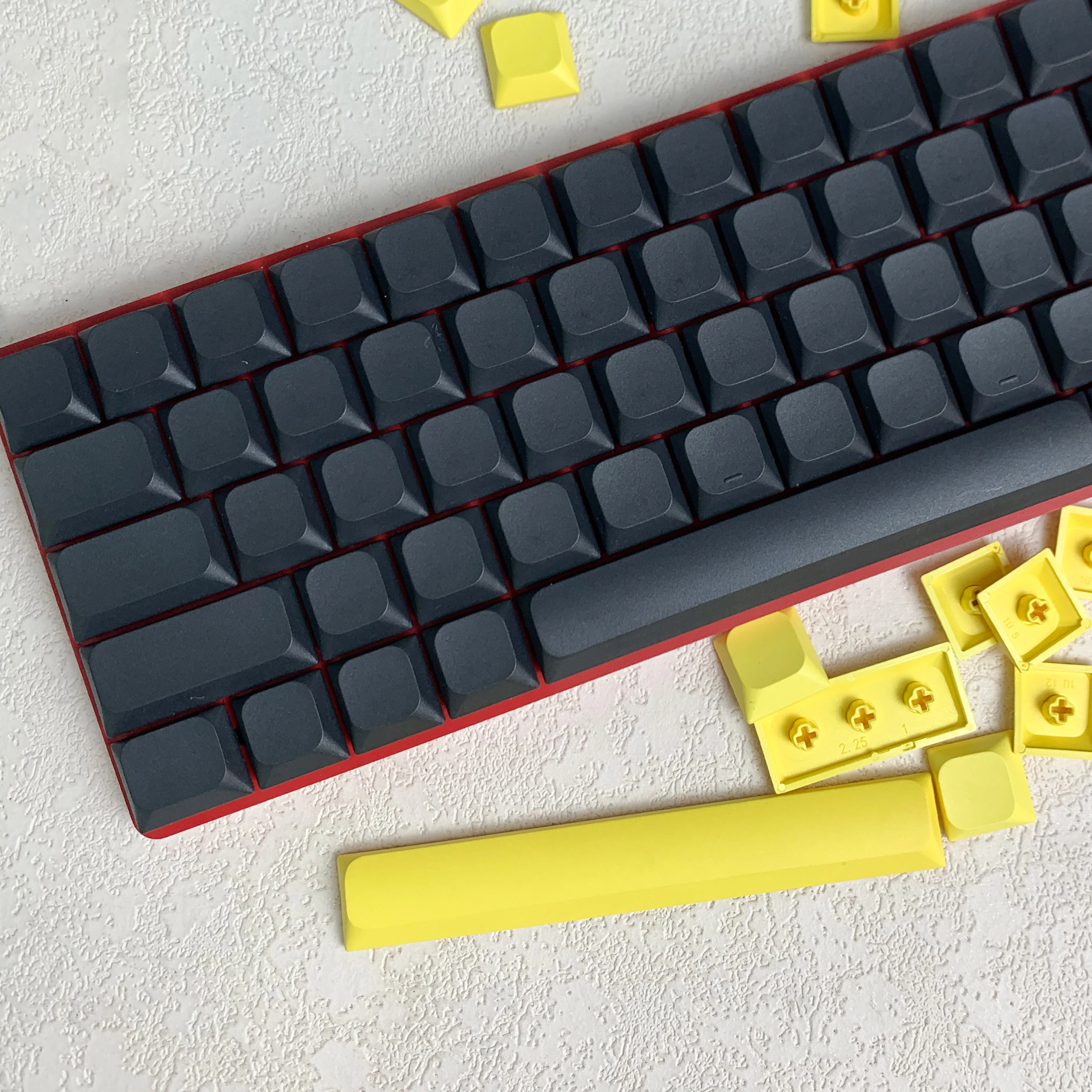 

135 клавиш, низкопрофильные, черные, желтые, пустые колпачки из ПБТ, пятисторонние колпачки для клавиш с красителем для переключателей Cherry Gateron MX, механическая клавиатура