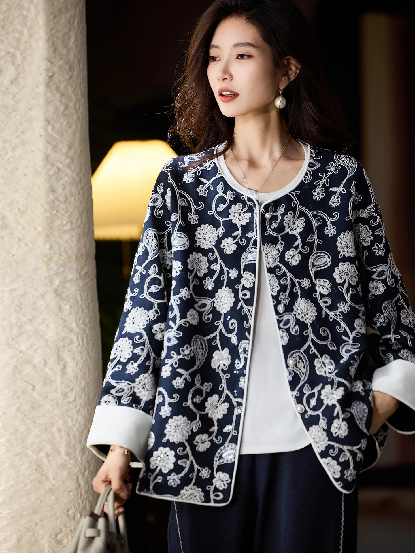 

Элегантная вышитая куртка с бисером для женщин, свободный крой, осенняя новинка, большие размеры, европейский модный топ от SuMu Street Style