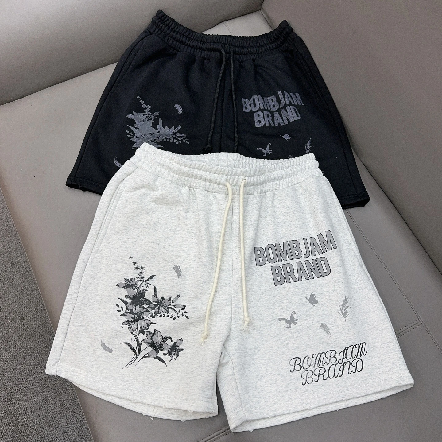 

Trendy Brand Black Gray Splashed Ink Paint Flower Butterfly Graphic Shorts Men Women Casual Broken Edge Drawstring Shortpants