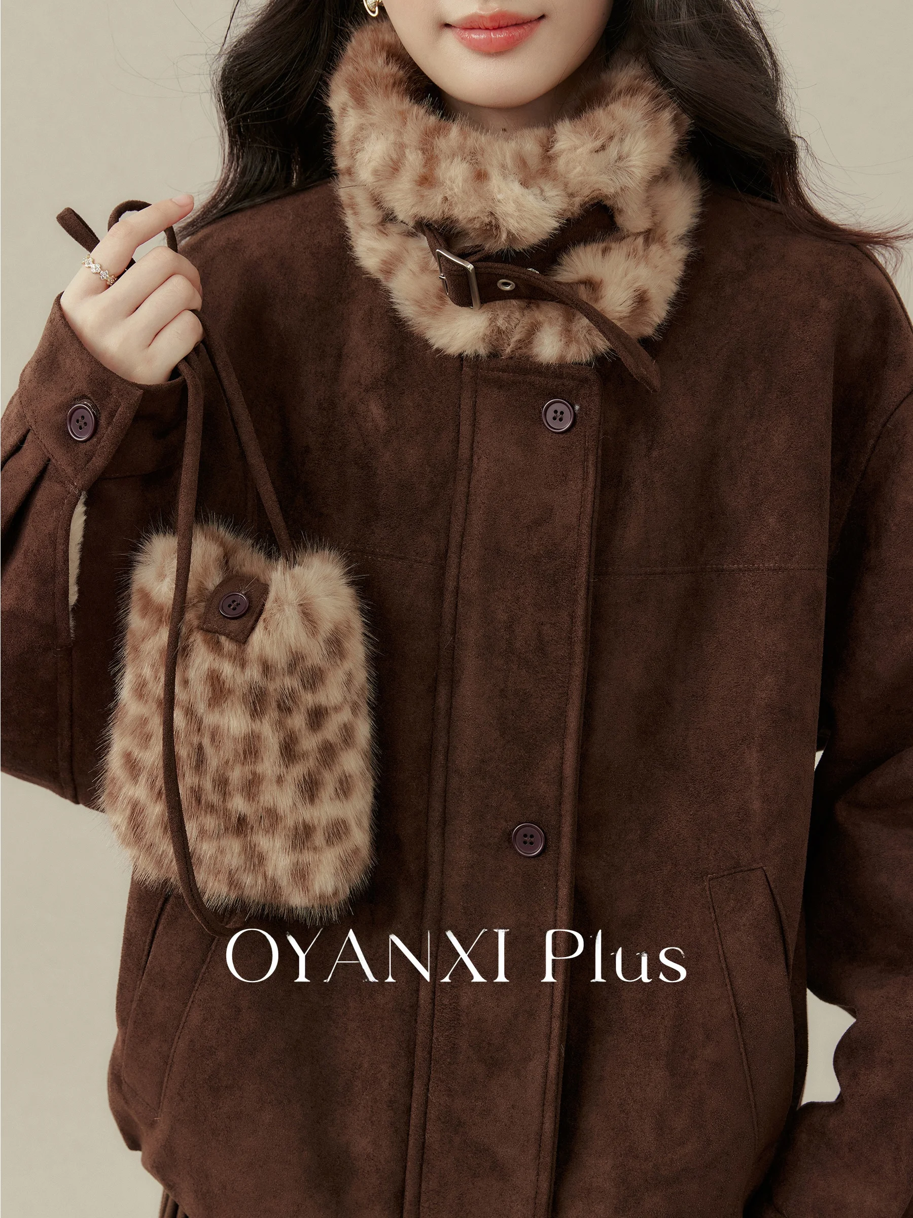 Jaqueta Curta de Veludo Sintético com Zíper Solto Ele Sle Coffee Stamp para Mulheres Plus Size com Textura de Pele Melanina Deslumbrante