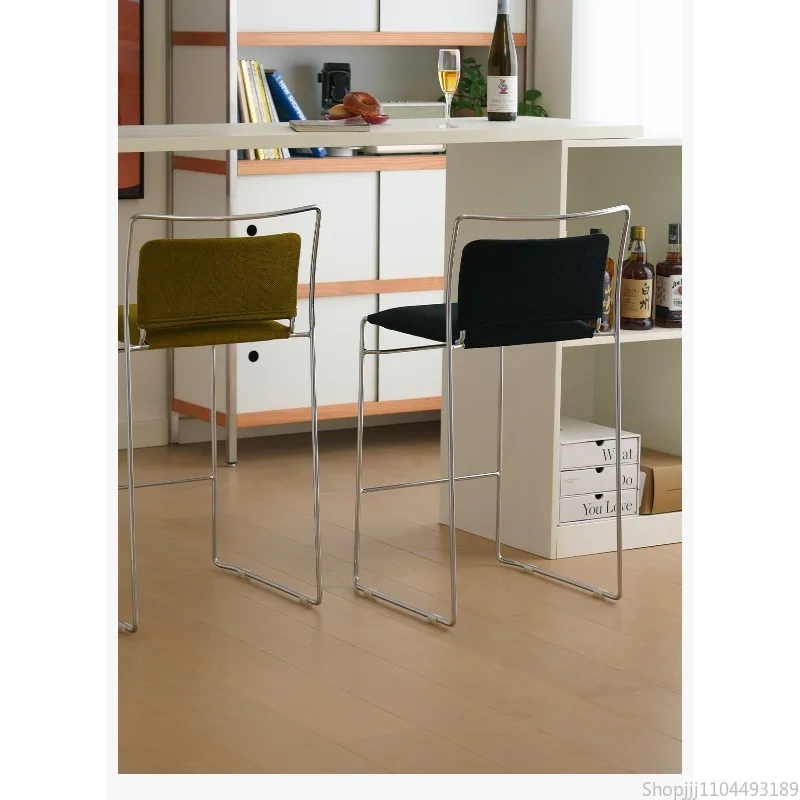 مقعد إيطالي بسيط بتصميم باوهاوس عالي الظهر وكرسي طعام، أثاث متعدد الوظائف، تصميم مدمج للمساحات الصغيرة