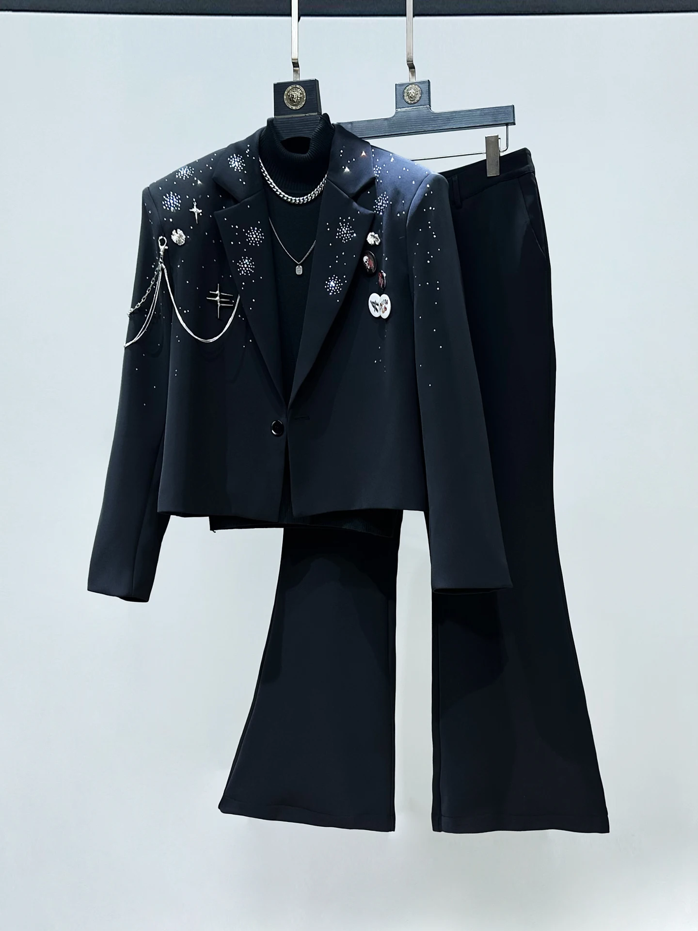 

Модный мужской костюм с бриллиантовой отделкой, комплект из двух предметов, молодежный повседневный стиль, весна-осень, модный.