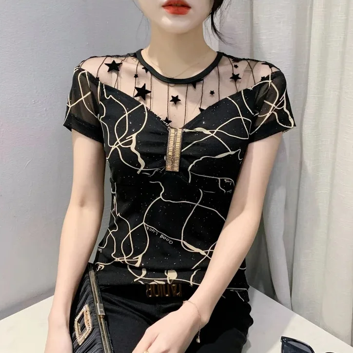 

New Spring Summer Style Mesh Printed T-shirt with Fashionable Pleated Splicing Iron Diamond Round Neck Short Sleeved Top