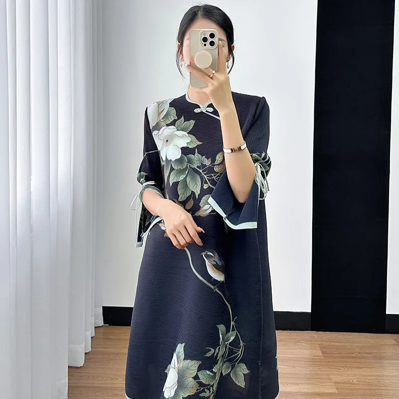 Miyake Pleated Dress Women\'s 2024 Summer Retro Style Large Flower Print Three-quarter Sleeve Round Neck Mid-length Elegant Dress