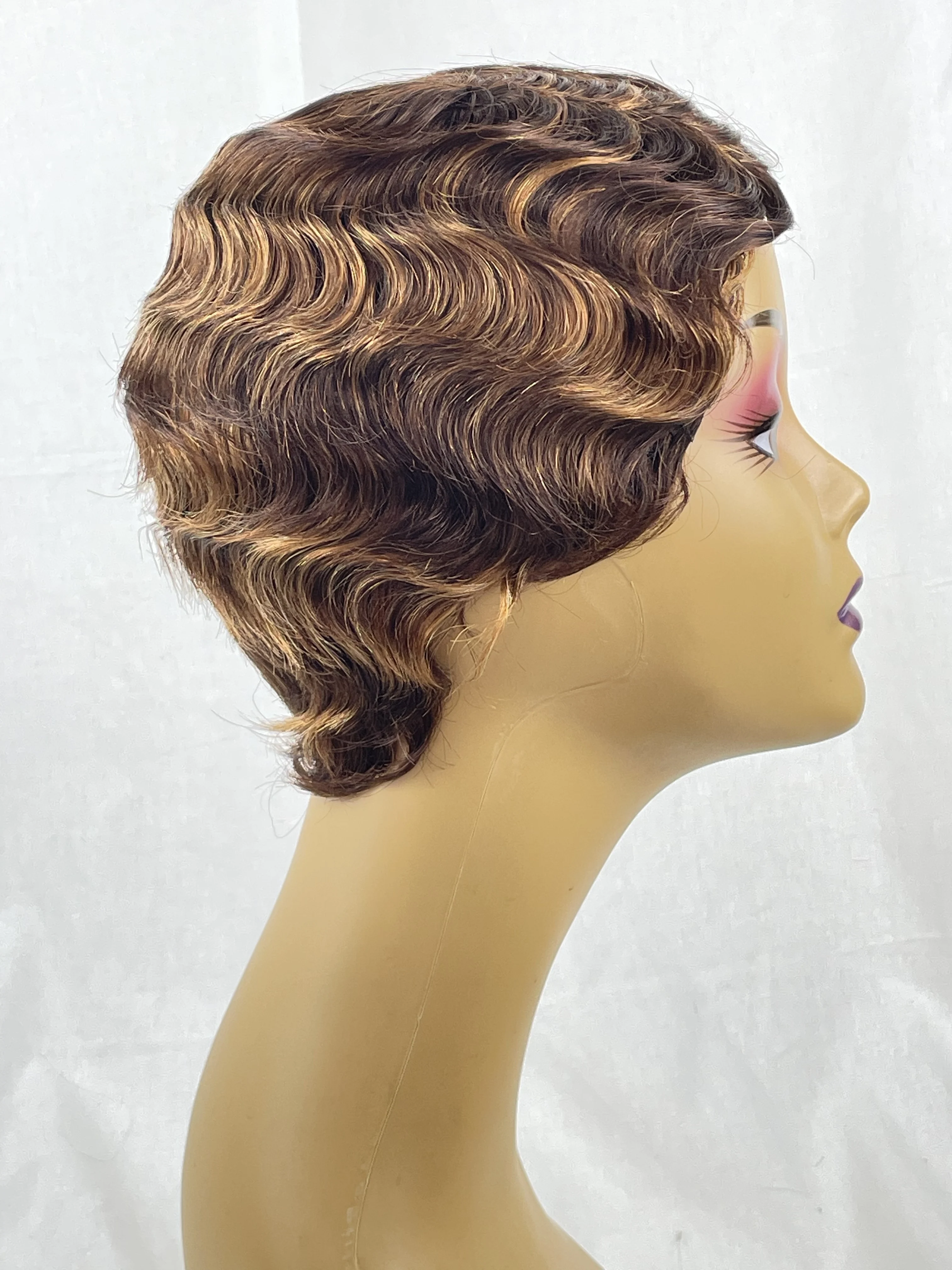 짧은 픽시컷 가발 100% 인모 가발 핑거 오션 웨이브 가발 기계 제작 가발 금색과 갈색