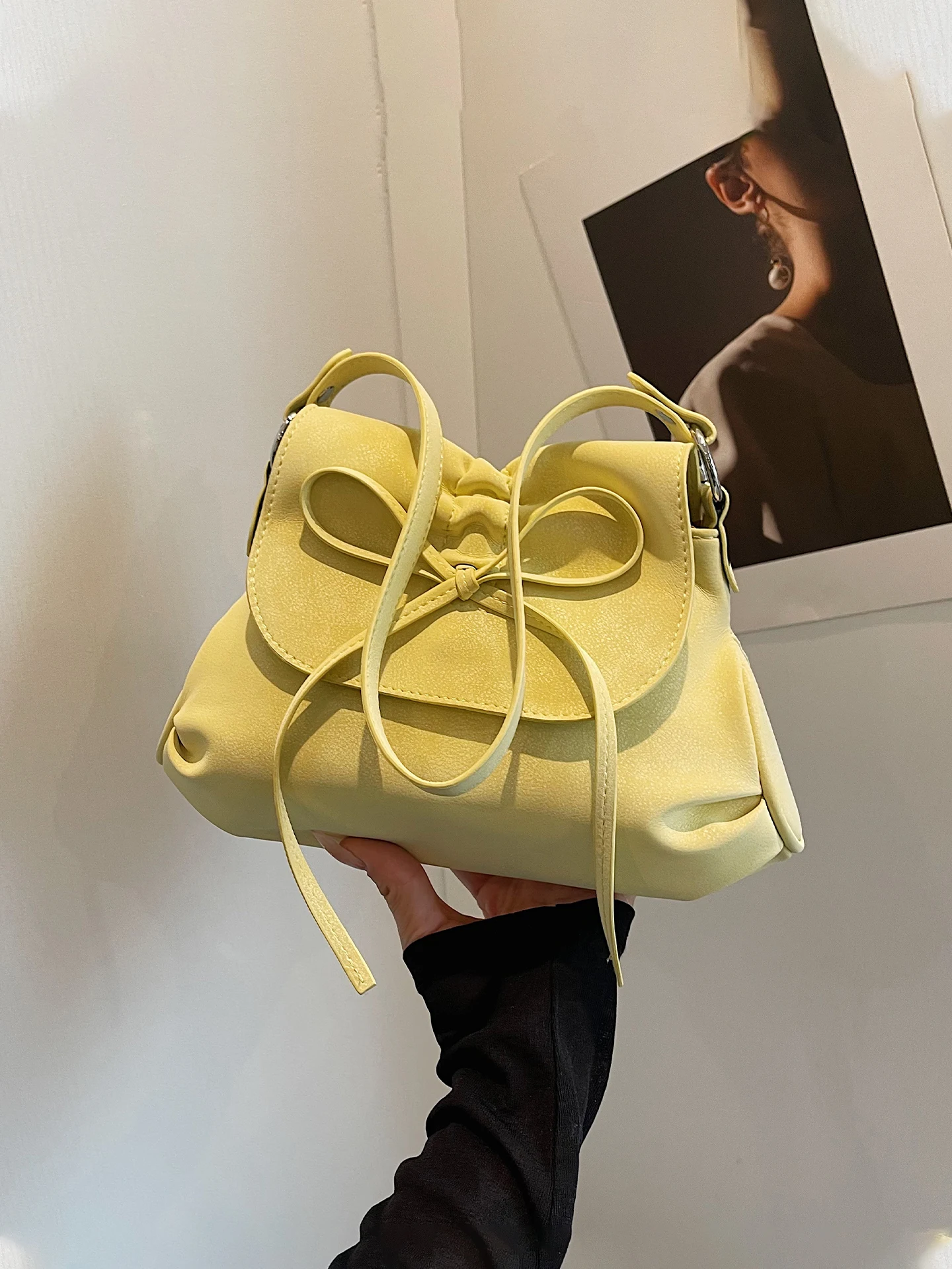 

Милые шикарные сумки на одно плечо с бантом для женщин, трендовые изысканные сумки через плечо с магнитной пряжкой, новые универсальные повседневные сумки-мессенджеры