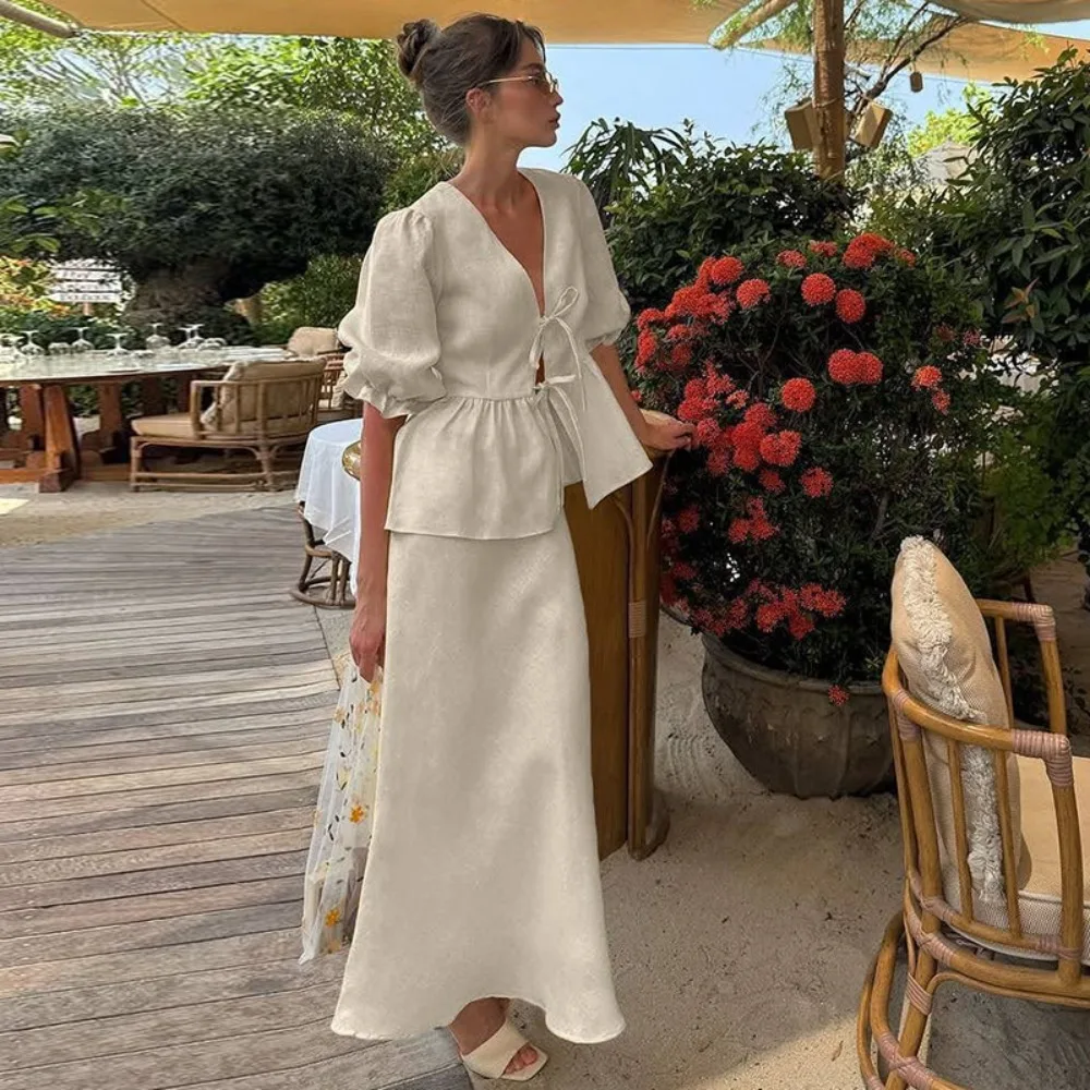 

Летний новый модный комплект: топ с рукавами-фонариками и V-образным вырезом на шнуровке, юбка с высокой талией. Удобный, классический, универсальный, стильный, простой.