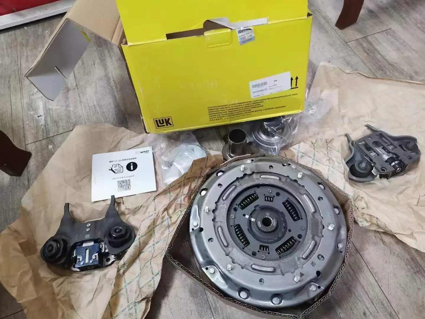 Applicable to  3 Series X1 clutch kit LUK kit 21207576519 ADB113015 600026100 600025400 623323800 3000970122