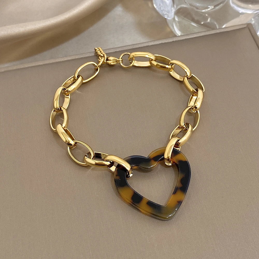 

Classic Stainless Steel Bracelet Retro Leopard Print Acrylic Heart Pendant Bracelet for Women Bangle Waterproof Jewelry Gift