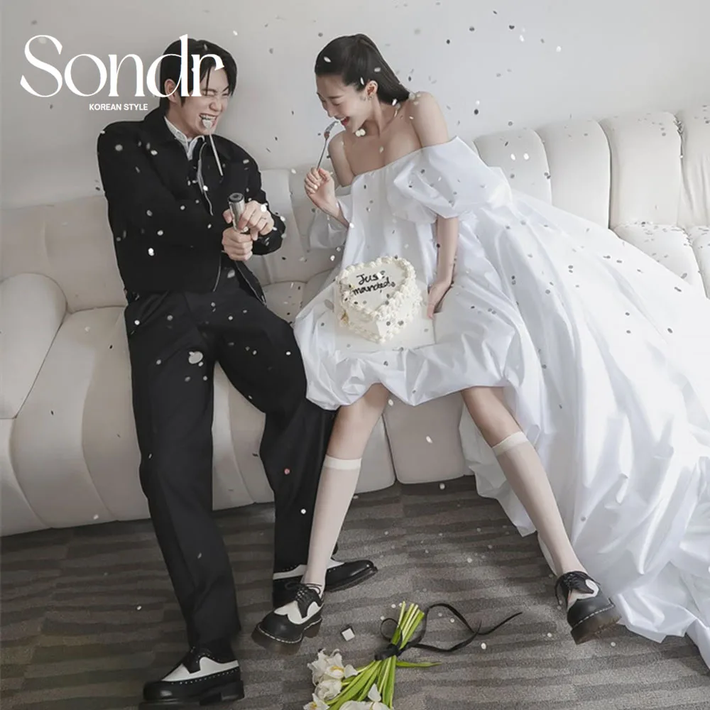 Sondr encantadores vestidos de boda coreanos a presión nuevo cuello barco mangas abullonadas vestido de novia personalizado vestido corto para sesión de fotos 2025