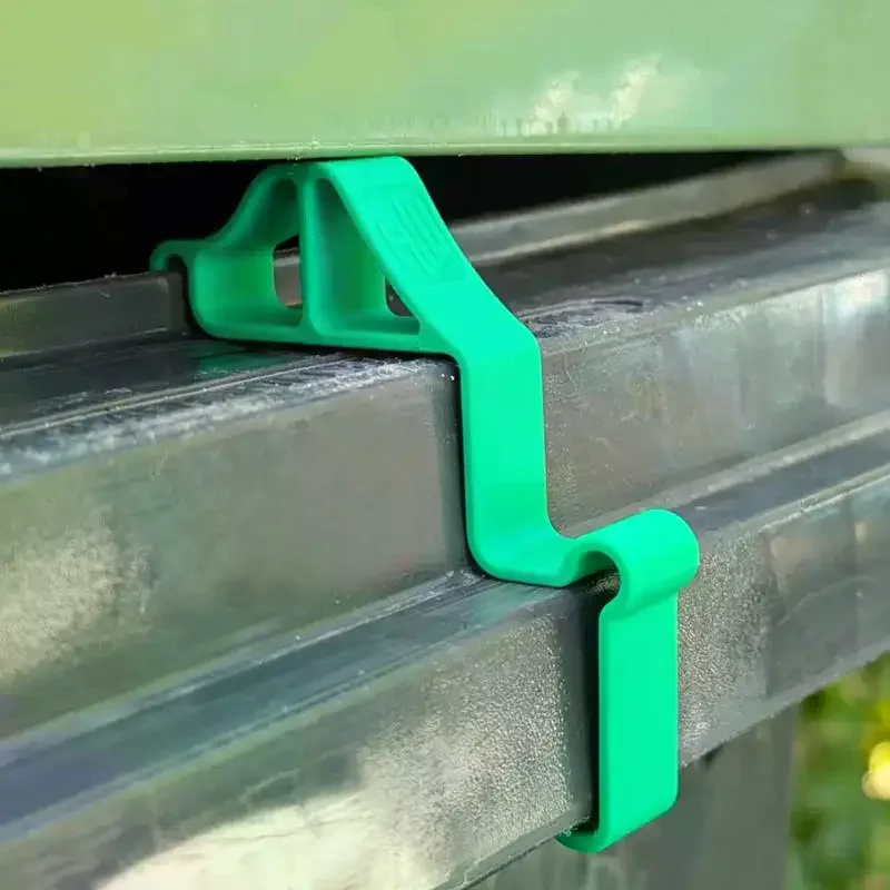 Ventilation Clip For Trash Bins With Lids Designed To Improve Outdoor Bin Freshness And Reduce Smelly Conditions