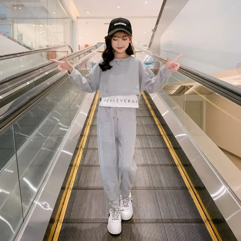 ملابس الخريف للفتيات 2025 طقم مكون من قطعتين بقلنسوة رياضية غير رسمية عصرية للأطفال لربيع وخريف