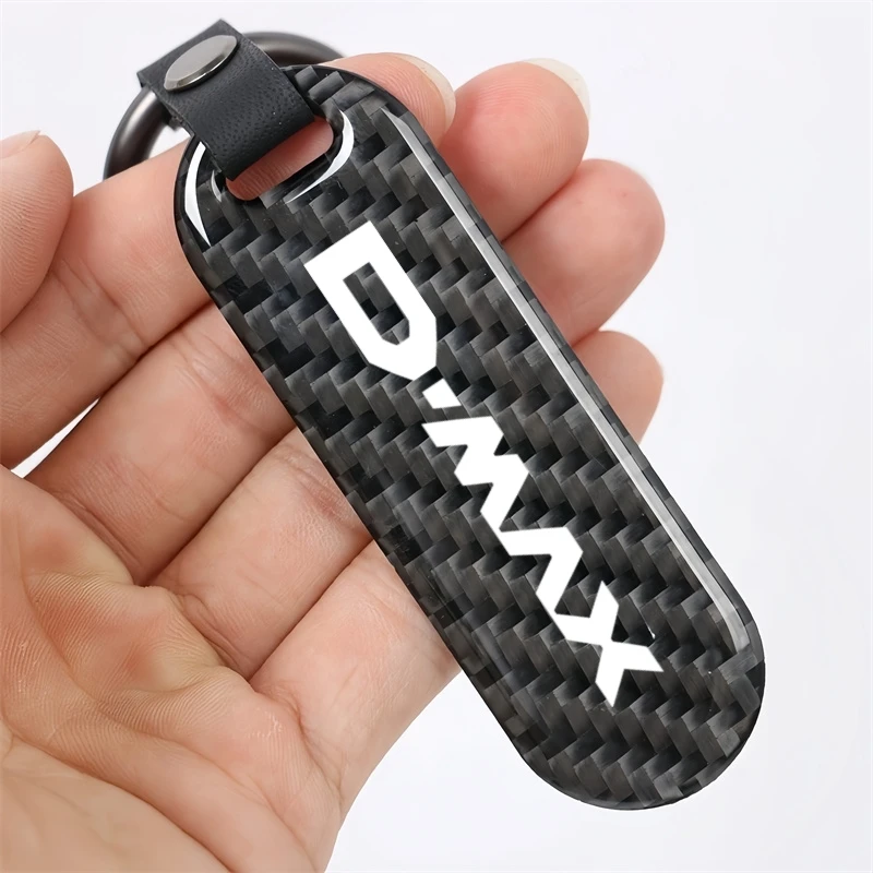 1PCS Carbon Fiber Car Keychain Key Chain Cool Pendant Keyring For Isuzu PANTHER ASCENDER D-MAX S X Car Accessories