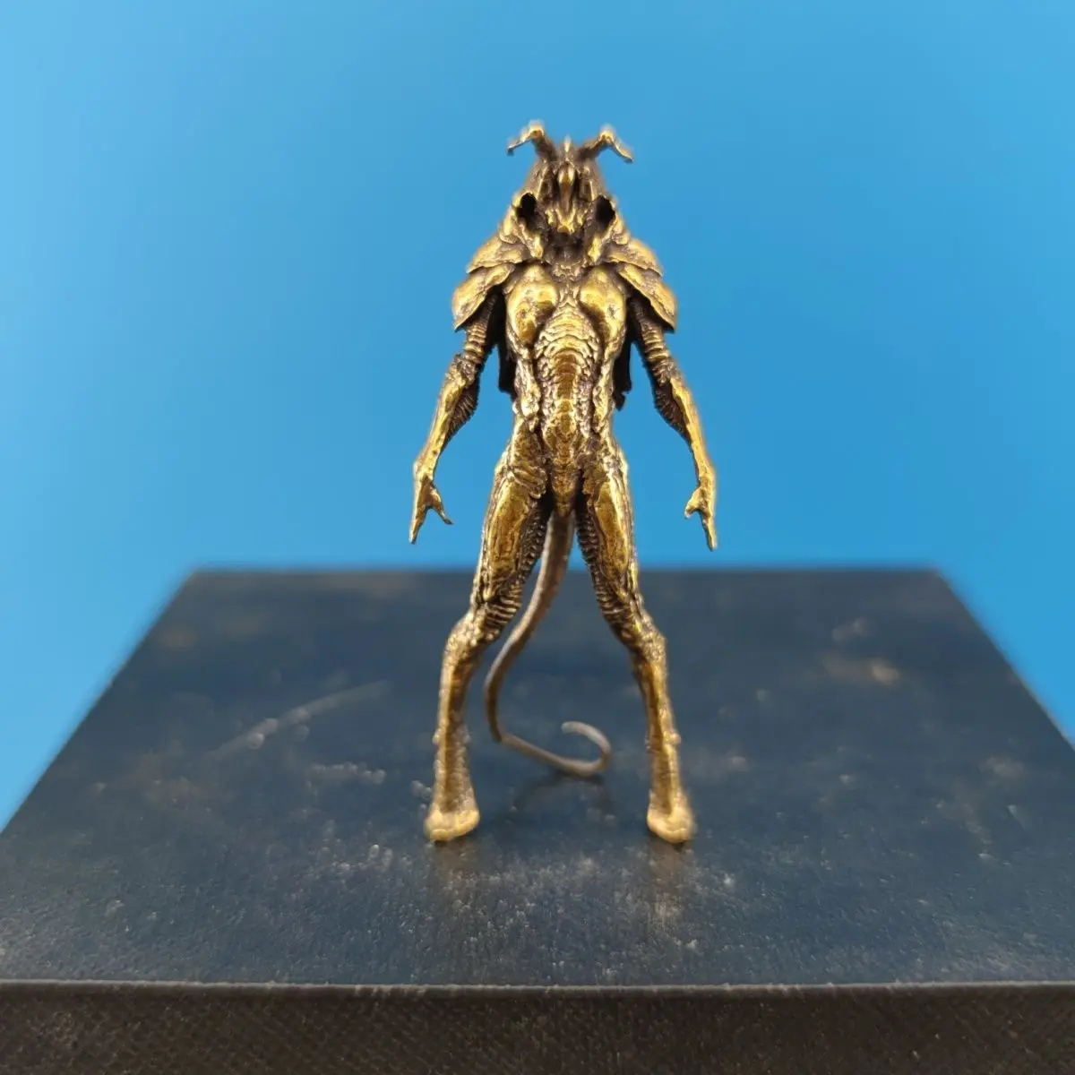 Vintage Copper Monster Garage Kit Retro Metal Model Figurine Miniature Decoration Craft Gift for Men and Women