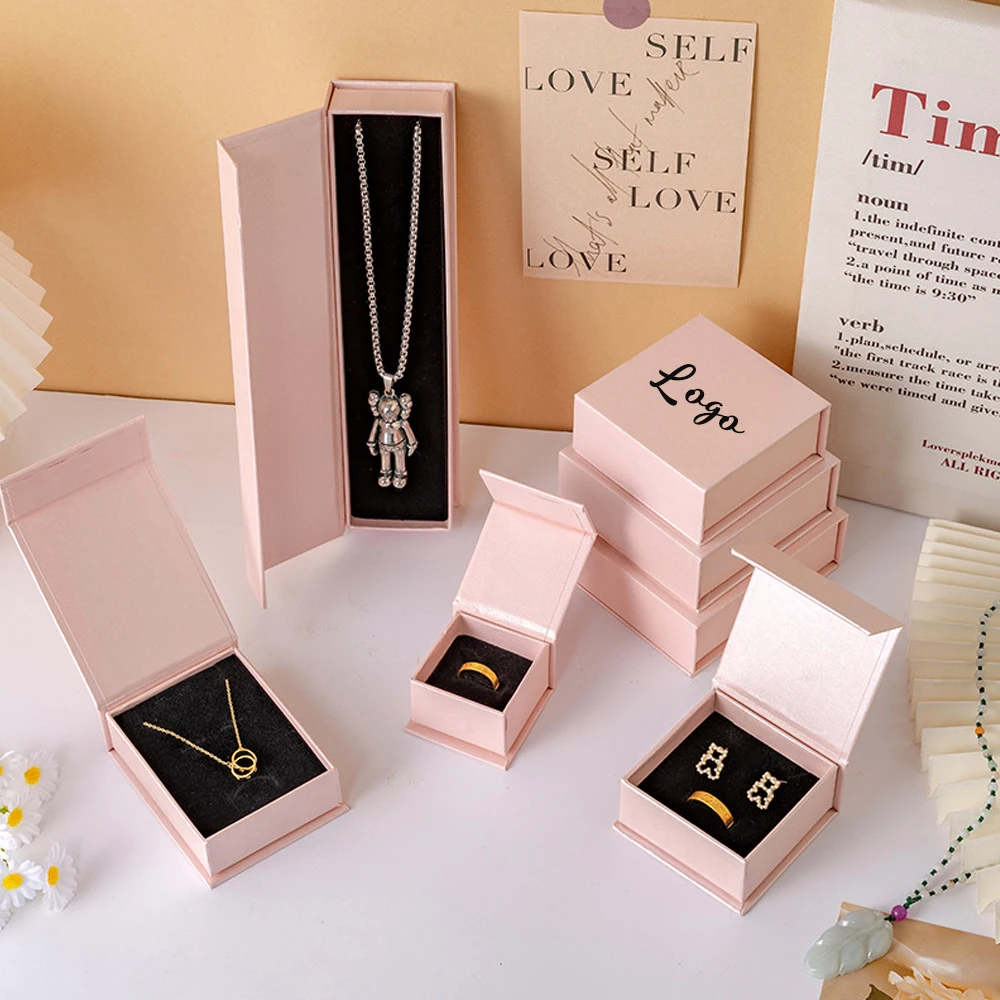 

9*9*3,2 см индивидуальный логотип, ювелирное ожерелье, подарочная коробка, магнитная бумага, роскошные брендовые серьги, кольца, коробки с клапаном, упаковка, свадебные сувениры