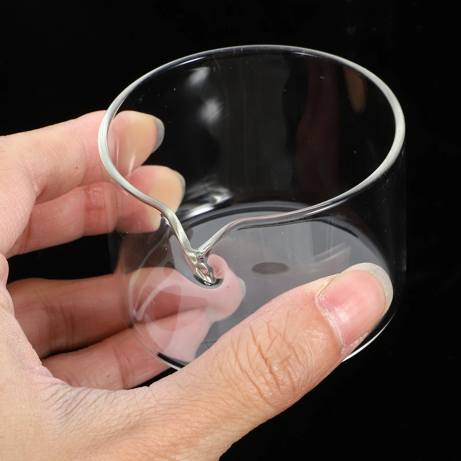 

Стеклянная кристаллирующая тарелка Стеклянный материал Круглая форма Удобный носик Лабораторная испарительная кристаллическая тарелка Кристаллирующий держатель