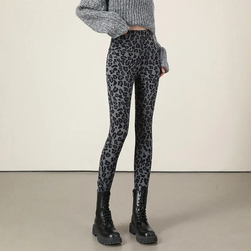 เลกกิ้งลายเสือดาวสำหรับฤดูใบไม้ร่วงและฤดูหนาว กางเกงกำมะหยี่ผู้หญิง ความยาวระดับข้อเท้า เอวสูง ทรงเข้ารูป ยืดหยุ่น อุ่นสบาย เหมาะสำหรับโยคะและเล่นกีฬา