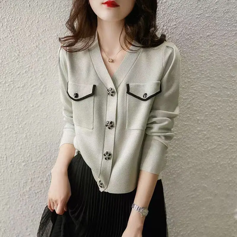 Cardigan de bolsos elegante com decote em v feminino, suéter solto de malha, roupas que combina com tudo, senhora do escritório, outono, inverno,