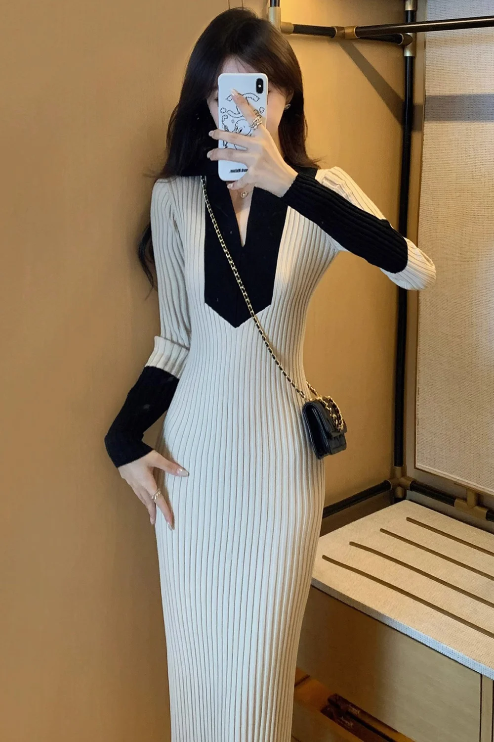 

Autumn and Winter New Women's Fashion Temperament Solid Color V-Neck Long Sleeve Keep Slim Waist Tie Up Knitted Dress CQ242