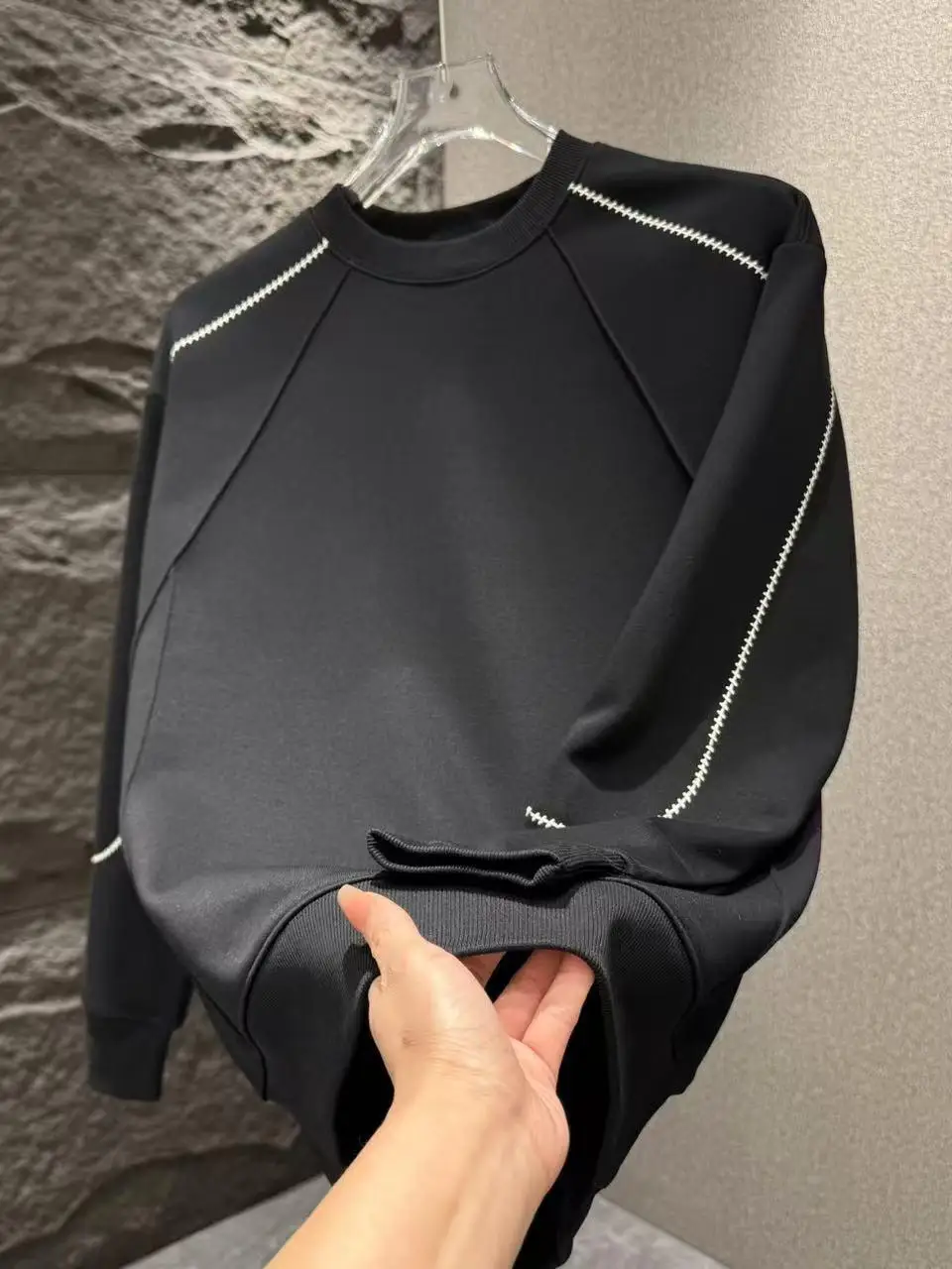 

Simple Design Splice Fishbone Line round Neck Sweatshirt Upper Body High End Menswear Spring Autumn New Style from Guangzhou