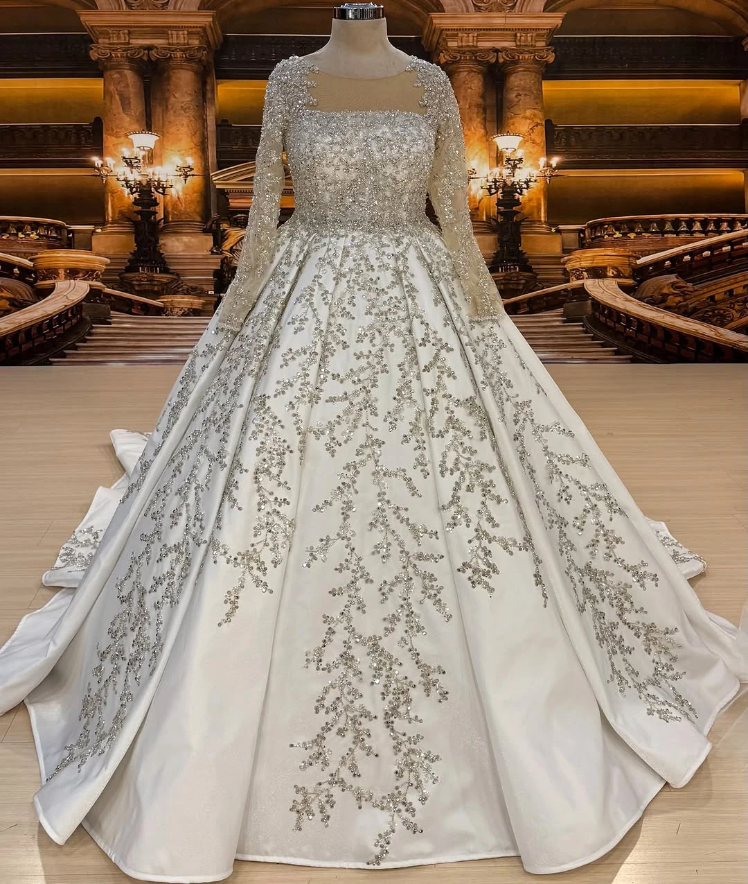 Luxury Sparkle Beaded Sequins Ball Gown Wedding Dress Long Sleeve Bridal Gown Arabic Dubai Engagement Party Dress Customized