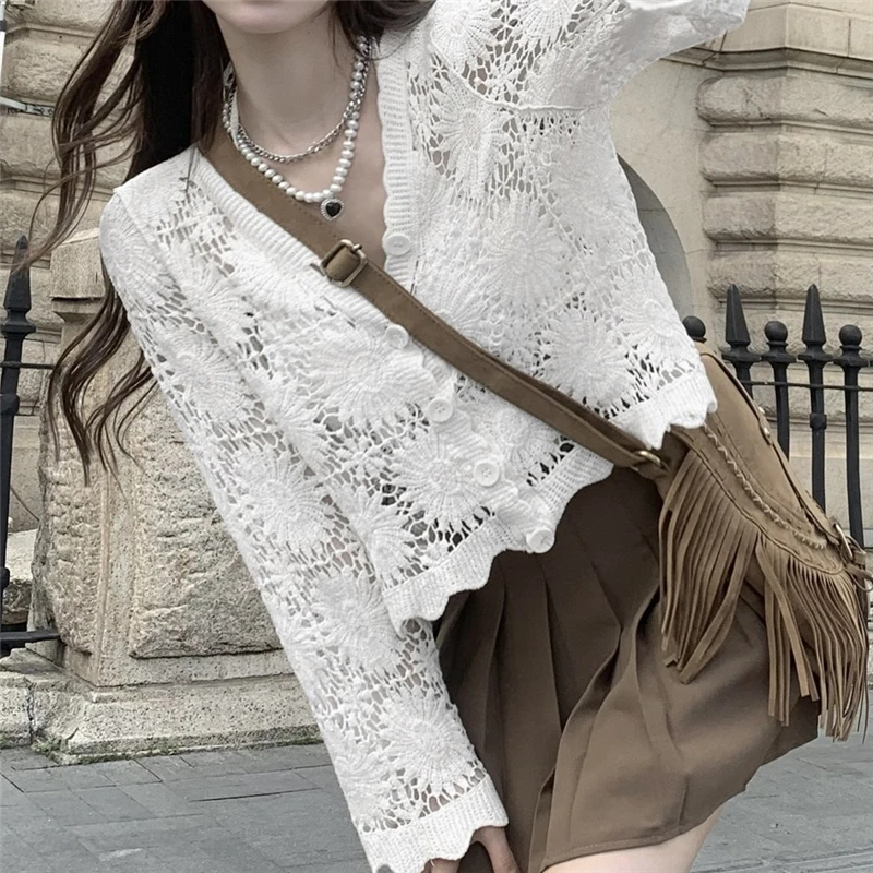 REALEFT 2024 New Vintage Lace Crochet camicette corte da donna primavera estate coreano scollo a v manica lunga camicie a bretelle singole femminili