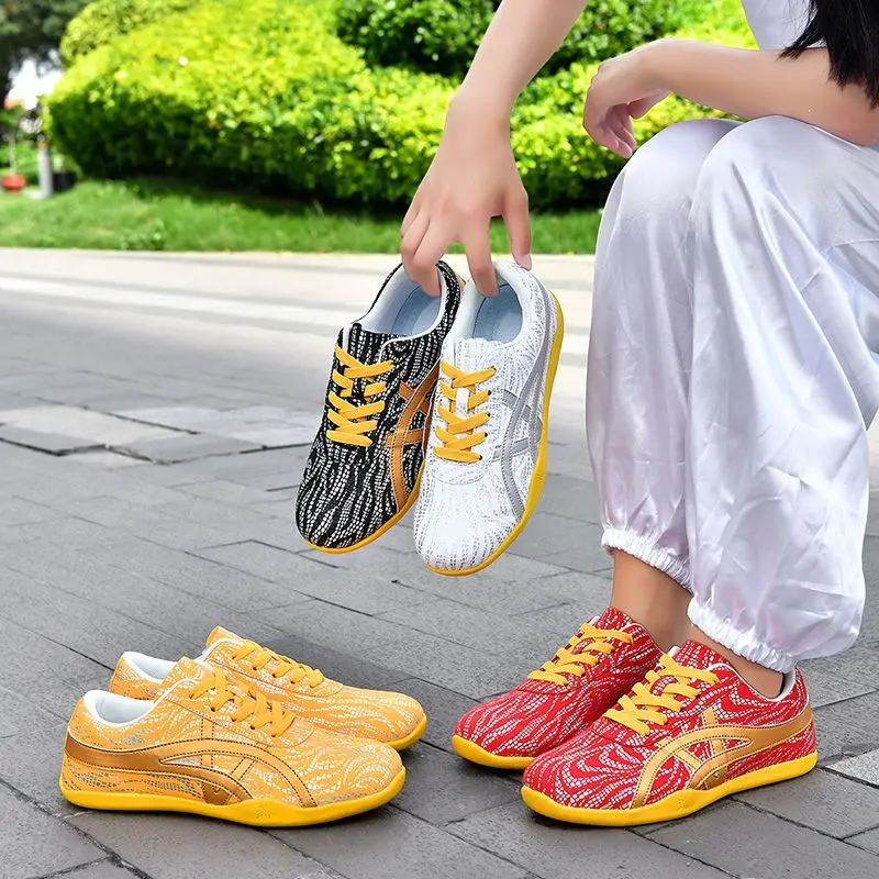 

Men's and women's Tai Chi Kung Fu training shoes for spring and summer are non-slip and wear-resistant martial arts shoes.