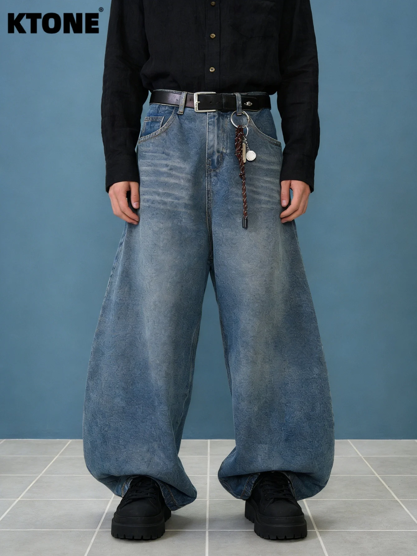 

Модные синие джинсы Y2K для мужчин, свободного кроя, в стиле Original Drip, без аксессуаров и ремней.