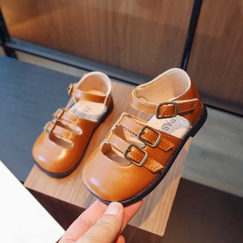 Sepatu sandal kulit anak perempuan, sepatu sandal bayi perempuan, sepatu putri Hollow-out, sepatu kulit gaya Inggris, sandal anak-anak baru 2024